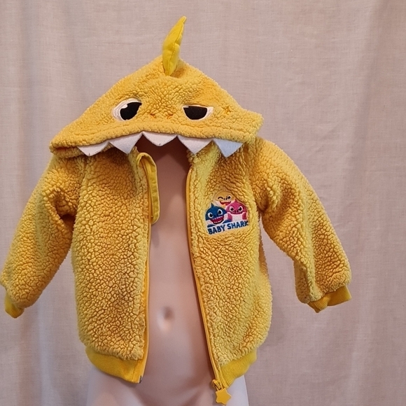 Nickelodeon Baby Shark Yellow Fleece Jacket, 18M, good used condition, kids fav - Picture 2 of 6